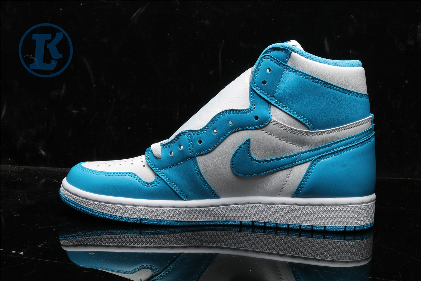 Air Jordan 1 Retro UNC